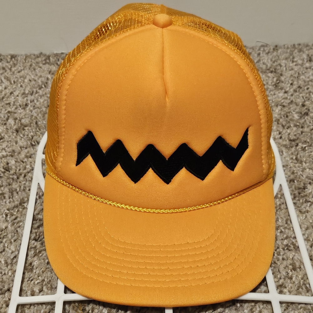 Vintage Peanuts Charlie Brown Snapback Trucker Hat